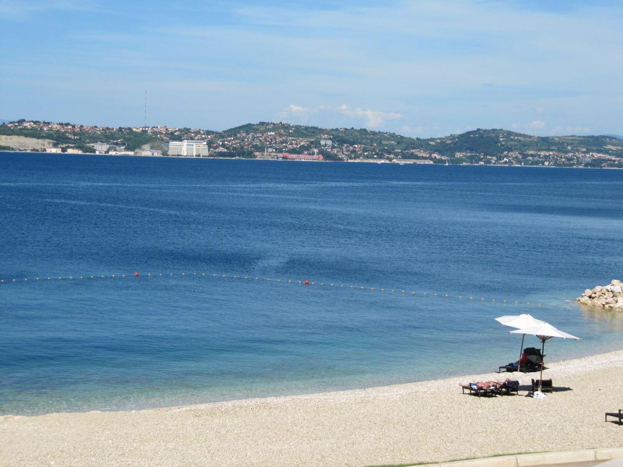 Del Golfo Apartment *